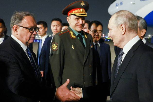 CHINA, BEIJING - MAY 19, 2026: Russia s President Vladimir Putin (R) during a ceremony marking Putin s arrival at Beijing Capital International Airport (Shoudu). Russian President Putin s official visit to China coincides with the 25th anniversary of the Treaty of Good-Neighbourliness and Friendly Cooperation Between the People s Republic of China and the Russian Federation, which was signed on 16 July, 2001 Beijing China  - ZUMAt113 20260519_zaa_t113_584 Copyright: xVladimirxSmirnovx