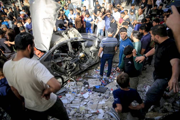 Israeli army targets vehicle in Gaza Strip GAZA CITY, GAZA, PALESTINE - MAY 19: Palestinians inspect a damaged vehicle after an Israeli army strike in the al-Rimal neighborhood of Gaza City, Gaza Strip, Palestine on May 19, 2026. According to reports, one person was killed and four others were injured in the attack targeting the vehicle. Saeed M. M. T. Jaras Anadolu Gaza Palestine. Editorial use only. Please get in touch for any other usage.  Copyright: x2026xAnadoluxSaeedxM.xM.xT.xJarasx