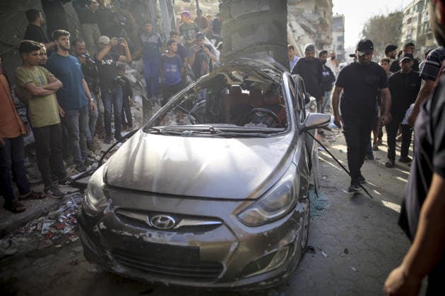Israeli army targets vehicle in Gaza Strip GAZA CITY, GAZA, PALESTINE - MAY 19: Palestinians inspect a damaged vehicle after an Israeli army strike in the al-Rimal neighborhood of Gaza City, Gaza Strip, Palestine on May 19, 2026. According to reports, one person was killed and four others were injured in the attack targeting the vehicle. Saeed M. M. T. Jaras Anadolu Gaza Palestine. Editorial use only. Please get in touch for any other usage.  Copyright: x2026xAnadoluxSaeedxM.xM.xT.xJarasx