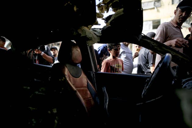 Israeli army targets vehicle in Gaza Strip GAZA CITY, GAZA, PALESTINE - MAY 19: Palestinians inspect a damaged vehicle after an Israeli army strike in the al-Rimal neighborhood of Gaza City, Gaza Strip, Palestine on May 19, 2026. According to reports, one person was killed and four others were injured in the attack targeting the vehicle. Saeed M. M. T. Jaras Anadolu Gaza Palestine. Editorial use only. Please get in touch for any other usage.  Copyright: x2026xAnadoluxSaeedxM.xM.xT.xJarasx