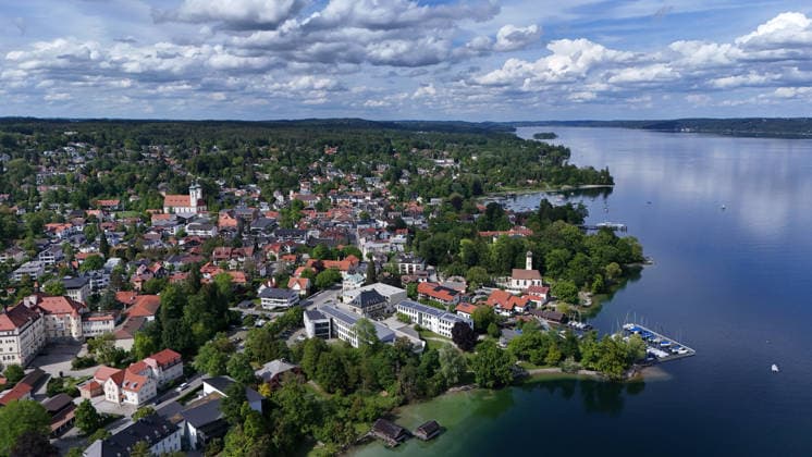 An early summer day near Tutzing, district of Starnberg Here the view of the village with the parish church of St. Joseph in the middle left of the old church on the lake and Lake Starnberg, looking north, hiking, walking, cycling, view, local recreation, Munich area, weather picture, excursion weather