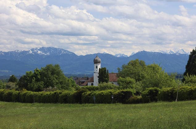 An early summer day near Tutzing, district of Starnberg Here the view from the Ilkahöhe to the church tower of the Nikolauskircherl, in the background the Benediktenwand and on the right the Karwendel ,hiking, walking, cycling, view, local recreation, Munich area, weather picture, excursion weather