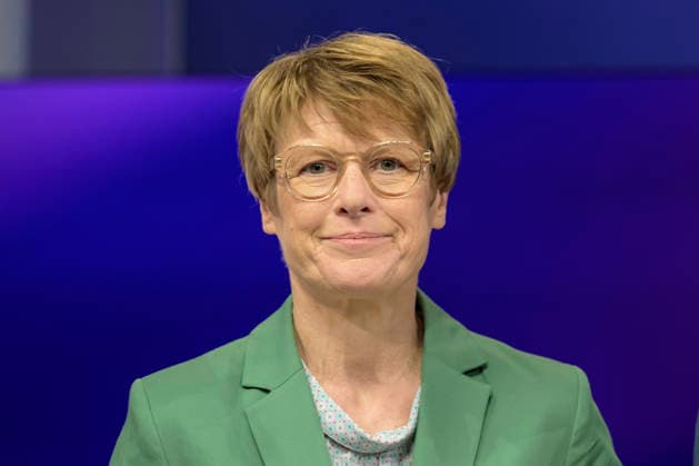 v l Veronika Grimm Wirtschaftsweise , GER, Berlin, Studio, as a guest on Maischberger, political talk show, TV, format, with presenter Sandra Maischberger, Das Erste, from Adlershof Am Studio 20, May 19, 2026, Copyright: HMBxMedia UwexKoch