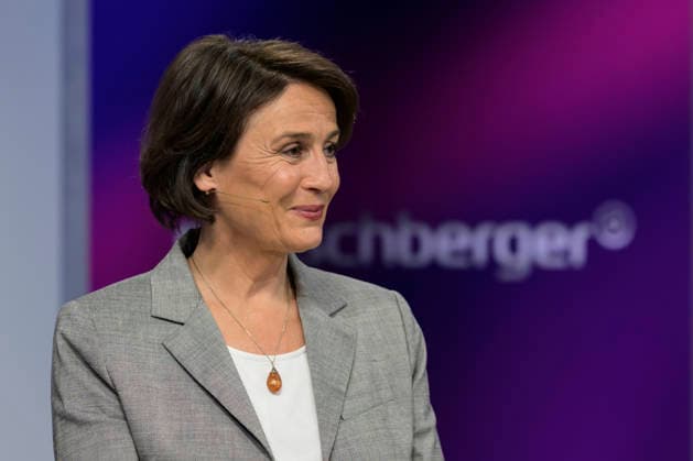 v l Sandra Maischberger, GER, Berlin, Studio, as a guest on Maischberger, political talk show, TV, format, with presenter Sandra Maischberger, Das Erste, from Adlershof Am Studio 20, May 19, 2026, Copyright: HMBxMedia UwexKoch