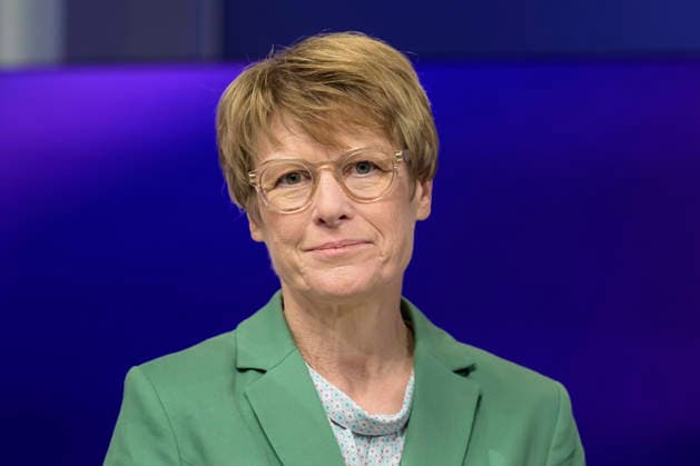 v l Veronika Grimm Wirtschaftsweise , GER, Berlin, Studio, zu Gast bei Maischberger, politische Talkshow, TV, Format, mit Moderator Sandra Maischberger, Das Erste, aus Adlershof Am Studio 20, 19 Mai 2026, Copyright: HMBxMedia UwexKoch