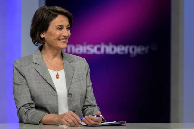 v l Sandra Maischberger, GER, Berlin, Studio, as a guest on Maischberger, political talk show, TV, format, with presenter Sandra Maischberger, Das Erste, from Adlershof Am Studio 20, May 19, 2026, Copyright: HMBxMedia UwexKoch