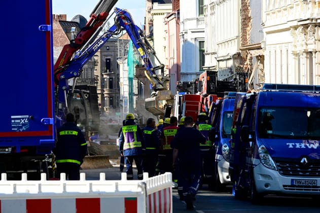 Emergency services from the THW technical relief organization remove the mountain of rubble from the collapsed residential building in the city centre The house from the Wilhelminian era had collapsed the previous evening, rescuers are still searching for missing persons A gas explosion is suspected as the cause Görlitz, James von Moltke Straße, 19 05 2026 Foto:xM.xWehnertx xFuturexImagex einsturz_goerlitz_6559