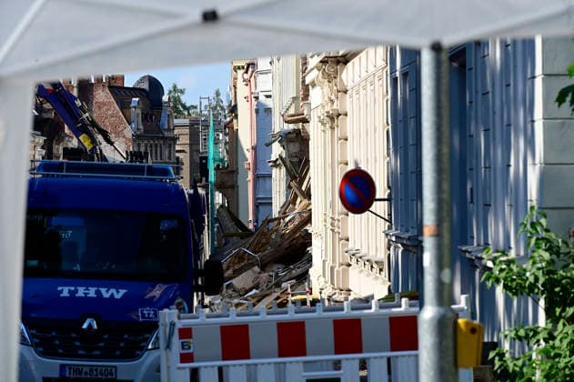 Emergency services from the THW technical relief organization remove the mountain of rubble from the collapsed residential building in the city centre The house from the Wilhelminian era had collapsed the previous evening, rescuers are still searching for missing persons A gas explosion is suspected as the cause Görlitz, James von Moltke Straße, 19 05 2026 Foto:xM.xWehnertx xFuturexImagex einsturz_goerlitz_6562