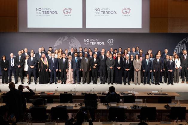 Emmanuel Macron attends the No Money for Terror conference - Paris French President Emmanuel Macron, French Justice Minister Gerald Darmanin, French Economy, Finances and Industry Minister Roland Lescure and G7 Finance ministers and delegations representatives pose for a group photo during a conference entitled No Money for Terror on the sidelines of the G7 finance ministers meeting aimed at cutting off financing of terrorism through organised crime, in Paris on May 19, 2026. Photo by Raphael Lafargue ABACAPRESS.COM Paris France  Copyright: xLafarguexRaphael ABACAx
