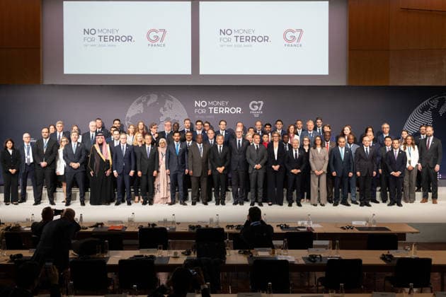 Emmanuel Macron attends the No Money for Terror conference - Paris French President Emmanuel Macron, French Justice Minister Gerald Darmanin, French Economy, Finances and Industry Minister Roland Lescure and G7 Finance ministers and delegations representatives pose for a group photo during a conference entitled No Money for Terror on the sidelines of the G7 finance ministers meeting aimed at cutting off financing of terrorism through organised crime, in Paris on May 19, 2026. Photo by Raphael Lafargue ABACAPRESS.COM Paris France  Copyright: xLafarguexRaphael ABACAx