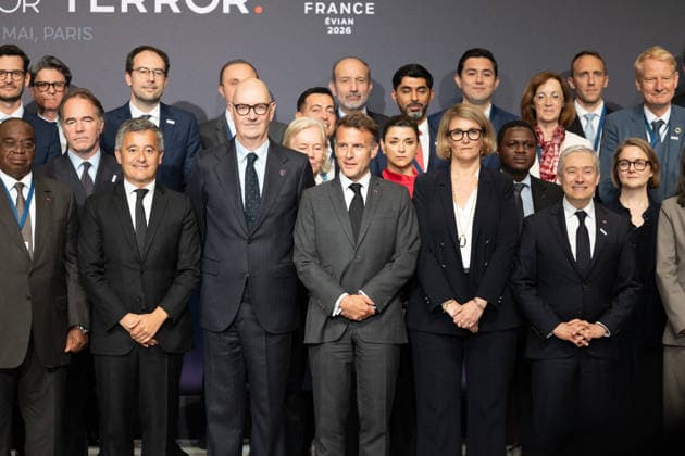 Emmanuel Macron attends the No Money for Terror conference - Paris French President Emmanuel Macron, French Justice Minister Gerald Darmanin, French Economy, Finances and Industry Minister Roland Lescure and G7 Finance ministers and delegations representatives pose for a group photo during a conference entitled No Money for Terror on the sidelines of the G7 finance ministers meeting aimed at cutting off financing of terrorism through organised crime, in Paris on May 19, 2026. Photo by Raphael Lafargue ABACAPRESS.COM Paris France  Copyright: xLafarguexRaphael ABACAx