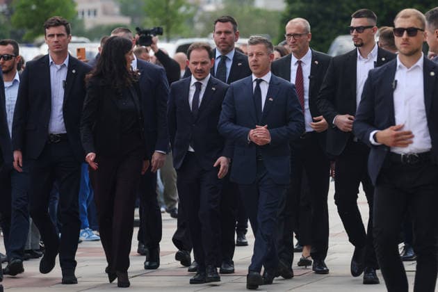 May 19, 2026, Krakow, Poland: Hungarian Prime Minister Peter Magyar arrives at the Wawel Hill during his visit in Krakow, Poland on May 19th, 2026. Magyar has arrived in Poland for his very first state visit since taking office, embarking on a strategic, high-profile three-city tour of Krakow, Warsaw, and Gdansk to signal a major European diplomatic reset. Krakow Poland  - ZUMAj333 20260519_zip_j333_003 Copyright: xKaixJanex