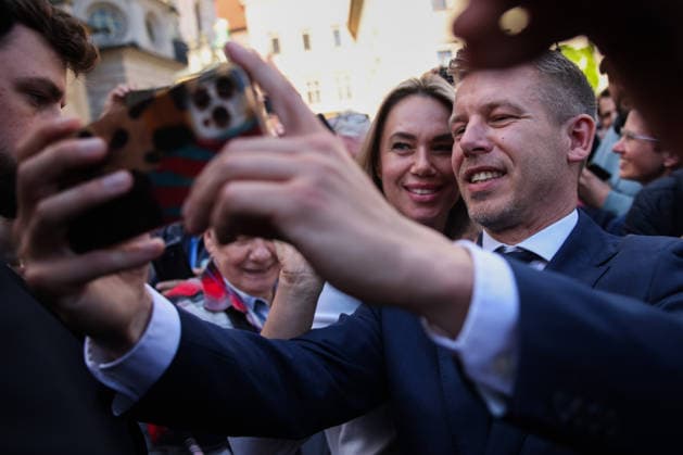 May 19, 2026, Krakow, Poland: Hungarian Prime Minister Peter Magyar takes a selfie with a tourist during his visit in Krakow, Poland on May 19th, 2026. Magyar has arrived in Poland for his very first state visit since taking office, embarking on a strategic, high-profile three-city tour of Krakow, Warsaw, and Gdansk to signal a major European diplomatic reset. Krakow Poland  - ZUMAj333 20260519_zip_j333_002 Copyright: xKaixJanex