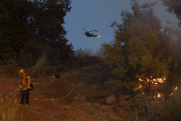 California wildfire burns over 1,300 acres, thousands evacuated SIMI VALLEY, CALIFORNIA, UNITED STATES - MAY 18: A firefighter battling the Sandy Fire in Simi Valley, California, United States, on May 18, 2026. A wildfire in the U.S. state of California has scorched more than 1,300 acres (nearly 526 hectares) of land, prompting the evacuation of thousands of people. The Sandy Fire broke out on Monday morning in the hills above Simi Valley, located roughly 30 miles (48 kilometers) northwest of Los Angeles, according to a statement released by California Governor Gavin Newsom’s Office. Myraneli Fabian Anadolu California United States. Editorial use only. Please get in touch for any other usage.  Copyright: x2026xAnadoluxMyranelixFabianx