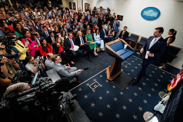 DC: White House Press Briefing with Vice President JD Vance United States Vice President JD Vance arrives to hold a press briefing in the James S Brady Press Briefing Room of the White House in Washington, DC, USA, on May 19, 2026. Credit: CNP AdMedia Washington District of Columbia United States of America EDITORIAL USE ONLY  Copyright: xx CNPx xAdMediax admphotostwo990857