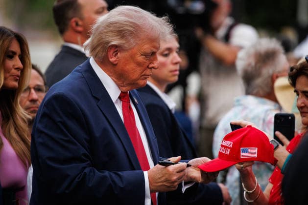 DC: President Donald Trump and First Lady Melania Trump Host Congressional Picnic at White House U.S. President Donald Trump and First Lady Melania Trump host members of congress for the Congressional Picnic on the South Lawn of the White House on May 19, 2026 in Washington, D.C. (Photo by Samuel Corum Pool ABACAPRESS.COM) Washington DC United States  Copyright: xPool ABACAx