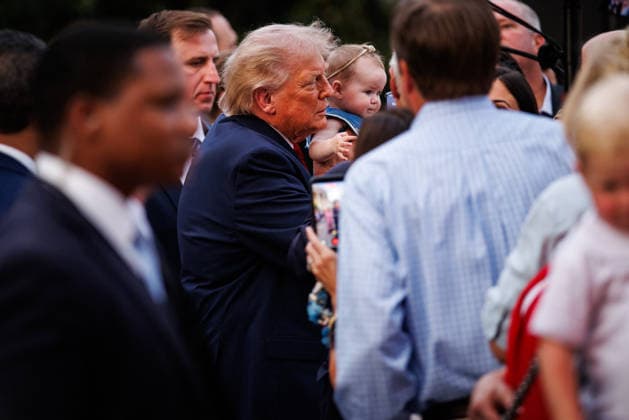 DC: President Donald Trump and First Lady Melania Trump Host Congressional Picnic at White House U.S. President Donald Trump holds a baby while greeting guests during the Congressional Picnic on the South Lawn of the White House on May 19, 2026 in Washington, D.C. (Photo by Samuel Corum Pool ABACAPRESS.COM) Washington DC United States  Copyright: xPool ABACAx