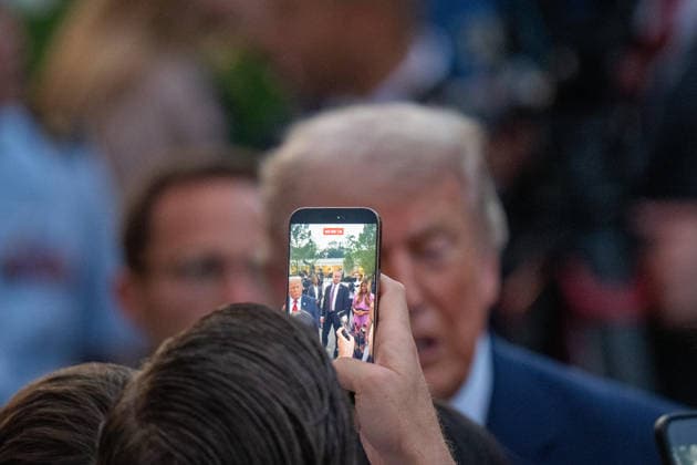 May 19, 2026, Washington, Dc, United States: President DONALD TRUMP hosted the annual Congressional Picnic on the South Lawn of the White House on May 19, 2026. Washington United States - ZUMAl312 20260519_znp_l312_044 Copyright: xAndrewxLeydenx