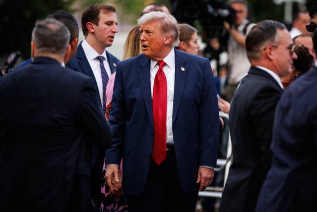 May 19, 2026, Washington, District Of Columbia, USA: United States President Donald J Trump greets guests during the Congressional Picnic on the South Lawn of the White House in Washington, DC, USA, on May 19, 2026 Washington USA - ZUMAs152 20260519_faa_s152_113 Copyright: xSamuelxCorumx-xPoolxviaxCNPx