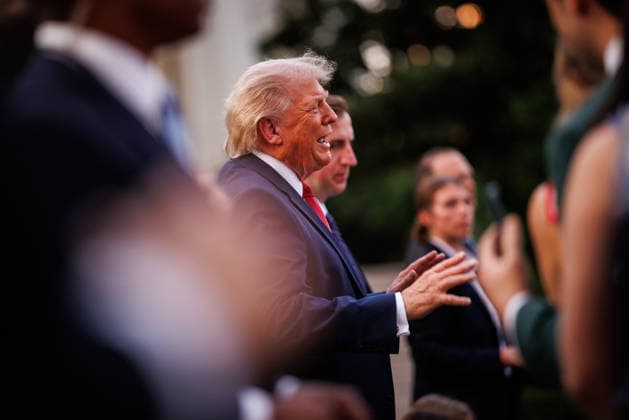 May 19, 2026, Washington, District Of Columbia, USA: United States President Donald J Trump greets guests during the Congressional Picnic on the South Lawn of the White House in Washington, DC, USA, on May 19, 2026 Washington USA - ZUMAs152 20260519_faa_s152_114 Copyright: xSamuelxCorumx-xPoolxviaxCNPx