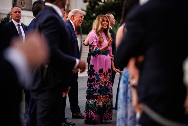 May 19, 2026, Washington, District Of Columbia, USA: United States President Donald J Trump and first lady Melania Trump greet guests during the Congressional Picnic on the South Lawn of the White House in Washington, DC, USA, on May 19, 2026 Washington USA - ZUMAs152 20260519_faa_s152_110 Copyright: xSamuelxCorumx-xPoolxviaxCNPx