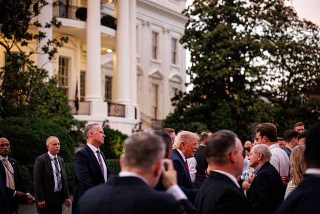 May 19, 2026, Washington, District Of Columbia, USA: United States President Donald J Trump greets guests during the Congressional Picnic on the South Lawn of the White House in Washington, DC, USA, on May 19, 2026 Washington USA - ZUMAs152 20260519_faa_s152_109 Copyright: xSamuelxCorumx-xPoolxviaxCNPx