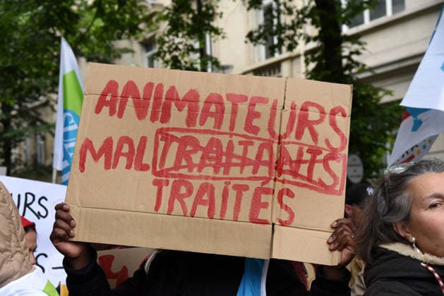 RECORD DATE NOT STATED Periscolaire Strike Against Sexual Violence - Paris Demonstrators take part in a strike of periscolaire workers in Paris, France on May 19, 2026, as an investigation into sexual violence in the Parisian periscolaire system targets 84 kindergartens, around twenty schools and around ten creches. Photo by Alain Apaydin ABACAPRESS.COM Paris France  Copyright: xApaydinxAlain ABACAx