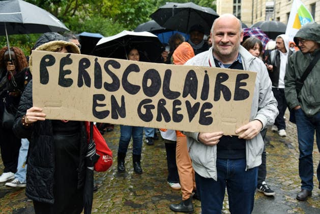 RECORD DATE NOT STATED Periscolaire Strike Against Sexual Violence - Paris Demonstrators take part in a strike of periscolaire workers in Paris, France on May 19, 2026, as an investigation into sexual violence in the Parisian periscolaire system targets 84 kindergartens, around twenty schools and around ten creches. Photo by Alain Apaydin ABACAPRESS.COM Paris France  Copyright: xApaydinxAlain ABACAx