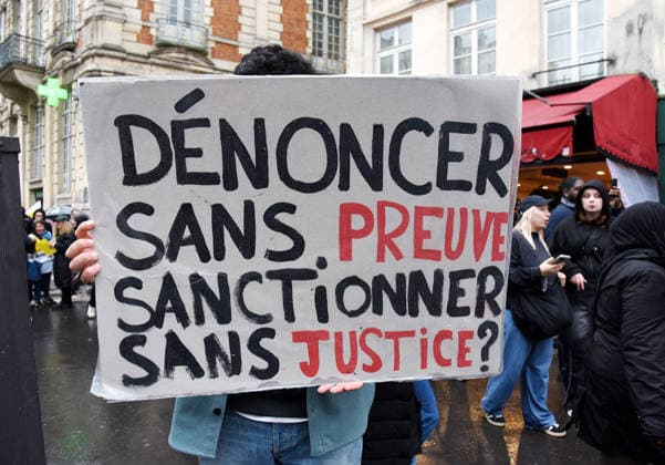 RECORD DATE NOT STATED Periscolaire Strike Against Sexual Violence - Paris Demonstrators take part in a strike of periscolaire workers in Paris, France on May 19, 2026, as an investigation into sexual violence in the Parisian periscolaire system targets 84 kindergartens, around twenty schools and around ten creches. Photo by Alain Apaydin ABACAPRESS.COM Paris France  Copyright: xApaydinxAlain ABACAx
