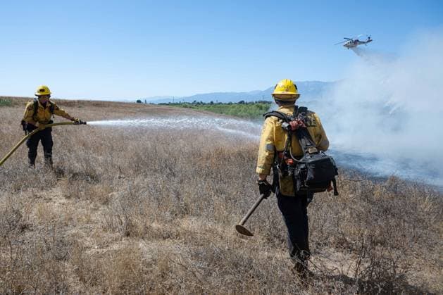 Bain Fire erupts in Jurupa Valley burns over 600 acres CALIFORNIA, US - MAY 19: San Bernadino County Firefighters seen during the Bain Fire originating from Jurupa Valley, California, United States on May 19, 2026. Jon Putman Anadolu California United States. Editorial use only. Please get in touch for any other usage.  Copyright: x2026xAnadoluxJonxPutmanx