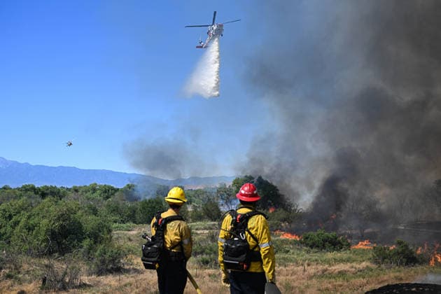 Bain Fire erupts in Jurupa Valley burns over 600 acres CALIFORNIA, US - MAY 19: San Bernadino County Firefighters seen during the Bain Fire originating from Jurupa Valley, California, United States on May 19, 2026. Jon Putman Anadolu California United States. Editorial use only. Please get in touch for any other usage.  Copyright: x2026xAnadoluxJonxPutmanx