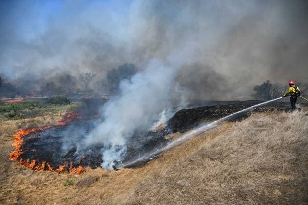 Bain Fire erupts in Jurupa Valley burns over 600 acres CALIFORNIA, US - MAY 19: San Bernadino County Firefighters seen during the Bain Fire originating from Jurupa Valley, California, United States on May 19, 2026. Jon Putman Anadolu California United States. Editorial use only. Please get in touch for any other usage.  Copyright: x2026xAnadoluxJonxPutmanx