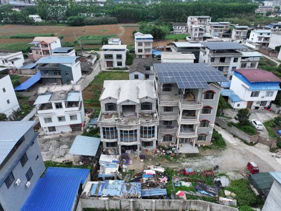 LIUZHOU, CHINA - MAY 18: Destroyed buildings and debris are seen after a 5.2-magnitude earthquake on May 18, 2026 in Liunan District, Liuzhou City, Guangxi Zhuang Autonomous Region of China. Another 5.2-magnitude earthquake jolted Liunan district, Liuzhou city in South China s Guangxi Zhuang Autonomous Region at 9:44 pm on May 18. This was the second 5.2 magnitude earthquake to hit Liuzhou within one day. Emergency, fire, and police authorities rushed to the scene immediately after the quake to carry out rescue operations.  Copyright: xVCGx 111642705544
