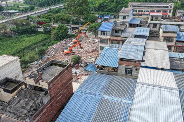 LIUZHOU, CHINA - MAY 19: Excavators carry out rescue operations after a 5.2-magnitude earthquake on May 19, 2026 in Liunan District, Liuzhou City, Guangxi Zhuang Autonomous Region of China. Another 5.2-magnitude earthquake jolted Liunan district, Liuzhou city in South China s Guangxi Zhuang Autonomous Region at 9:44 pm on May 18. This was the second 5.2 magnitude earthquake to hit Liuzhou within one day. Emergency, fire, and police authorities rushed to the scene immediately after the quake to carry out rescue operations.  Copyright: xVCGx 111642759954