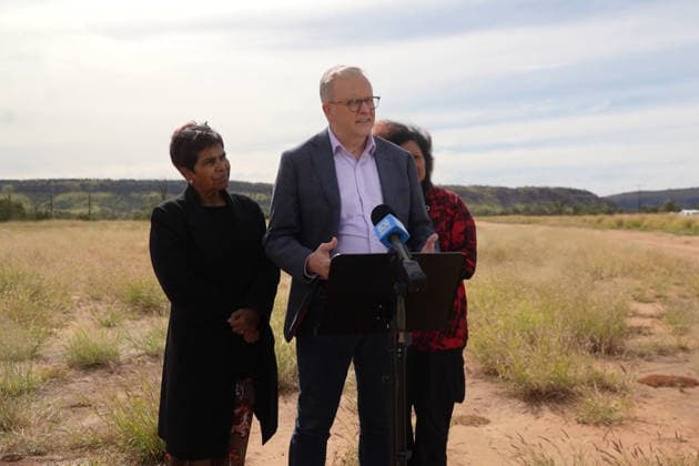 ANTHONY ALBANESE ALICE SPRINGS VISIT, Prime Minister Anthony Albanese speaks to the media during a press conference in Alice Springs, Northern Territory, Wednesday, May 20, 2026. ( NO ARCHIVING ALICE SPRINGS NORTHERN TERRITORY AUSTRALIA  Copyright: xABCx 20260520186627500423