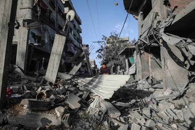 Israeli army targets building in the Bureij camp in Gaza BUREIJ, GAZA, PALESTINE - MAY 20: Palestinians inspect the destruction of a residential building belonging to the Abu Shamala family following an Israeli air strike at the Bureij camp in the central Gaza Strip, Palestine on May 20, 2026. The targeted attack completely flattened the multi-story structure and caused extensive structural damage to numerous neighboring homes. Moiz Salhi Anadolu Bureij Gaza. Editorial use only. Please get in touch for any other usage.  Copyright: x2026xAnadoluxMoizxSalhix