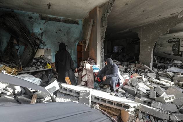 Israeli army targets building in the Bureij camp in Gaza BUREIJ, GAZA, PALESTINE - MAY 20: Palestinians inspect the destruction of a residential building belonging to the Abu Shamala family following an Israeli air strike at the Bureij camp in the central Gaza Strip, Palestine on May 20, 2026. The targeted attack completely flattened the multi-story structure and caused extensive structural damage to numerous neighboring homes. Moiz Salhi Anadolu Bureij Gaza. Editorial use only. Please get in touch for any other usage.  Copyright: x2026xAnadoluxMoizxSalhix