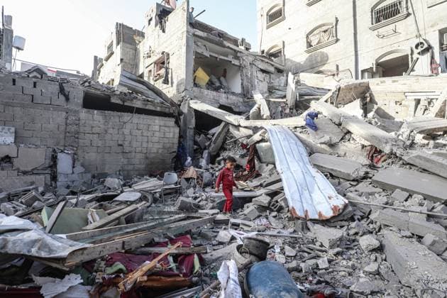 Israeli army targets building in the Bureij camp in Gaza BUREIJ, GAZA, PALESTINE - MAY 20: Palestinians inspect the destruction of a residential building belonging to the Abu Shamala family following an Israeli air strike at the Bureij camp in the central Gaza Strip, Palestine on May 20, 2026. The targeted attack completely flattened the multi-story structure and caused extensive structural damage to numerous neighboring homes. Moiz Salhi Anadolu Bureij Gaza. Editorial use only. Please get in touch for any other usage.  Copyright: x2026xAnadoluxMoizxSalhix