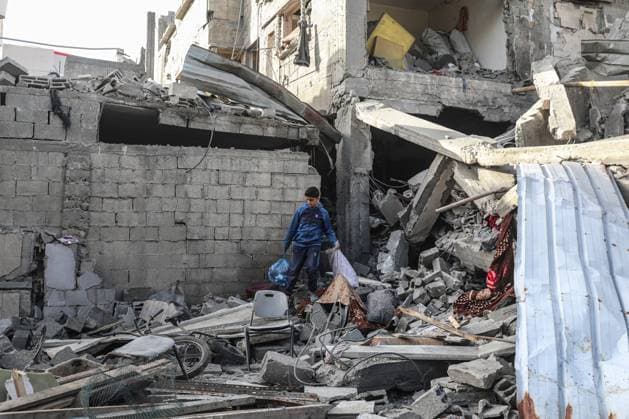 Israeli army targets building in the Bureij camp in Gaza BUREIJ, GAZA, PALESTINE - MAY 20: Palestinians inspect the destruction of a residential building belonging to the Abu Shamala family following an Israeli air strike at the Bureij camp in the central Gaza Strip, Palestine on May 20, 2026. The targeted attack completely flattened the multi-story structure and caused extensive structural damage to numerous neighboring homes. Moiz Salhi Anadolu Bureij Gaza. Editorial use only. Please get in touch for any other usage.  Copyright: x2026xAnadoluxMoizxSalhix
