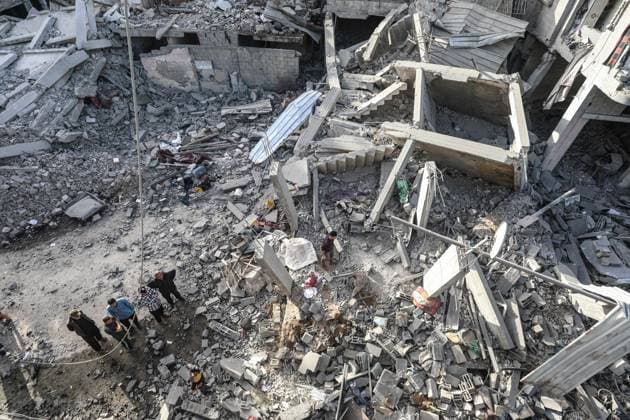 Israeli army targets building in the Bureij camp in Gaza BUREIJ, GAZA, PALESTINE - MAY 20: Palestinians inspect the destruction of a residential building belonging to the Abu Shamala family following an Israeli air strike at the Bureij camp in the central Gaza Strip, Palestine on May 20, 2026. The targeted attack completely flattened the multi-story structure and caused extensive structural damage to numerous neighboring homes. Moiz Salhi Anadolu Bureij Gaza. Editorial use only. Please get in touch for any other usage.  Copyright: x2026xAnadoluxMoizxSalhix