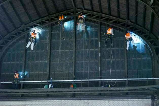 CNTV ROOF CLEANING Industrial climbers Window cleaners hang 25 meters high on the glass facade under the roof of Hamburg Central Station on 20 06 2026 in Hamburg During the night, workers cleaned and inspected parts of the side windows of the 150 meter long and 114 meter wide