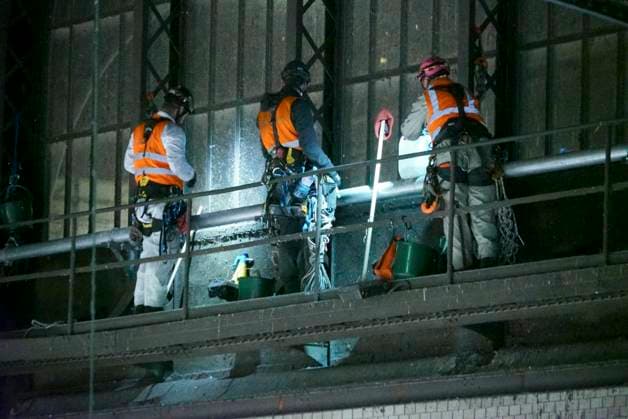 CNTV ROOF CLEANING Industrial climbers Window cleaners hang 25 meters high on the glass facade under the roof of Hamburg Central Station on 20 06 2026 in Hamburg During the night, workers cleaned and inspected parts of the side windows of the 150 meter long and 114 meter wide