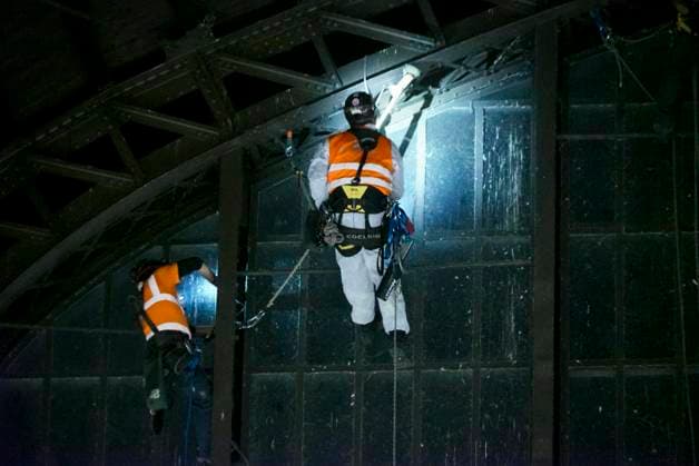 CNTV ROOF CLEANING Industrial climbers Window cleaners hang 25 meters high on the glass facade under the roof of Hamburg Central Station on 20 06 2026 in Hamburg During the night, workers cleaned and inspected parts of the side windows of the 150 meter long and 114 meter wide