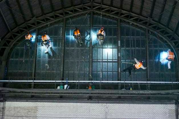 CNTV ROOF CLEANING Industrial climbers Window cleaners hang 25 meters high on the glass facade under the roof of Hamburg Central Station on 20 06 2026 in Hamburg During the night, workers cleaned and inspected parts of the side windows of the 150 meter long and 114 meter wide