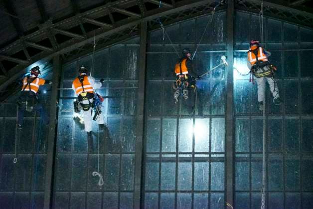 CNTV ROOF CLEANING Industrial climbers Window cleaners hang 25 meters high on the glass facade under the roof of Hamburg Central Station on 20 06 2026 in Hamburg During the night, workers cleaned and inspected parts of the side windows of the 150 meter long and 114 meter wide