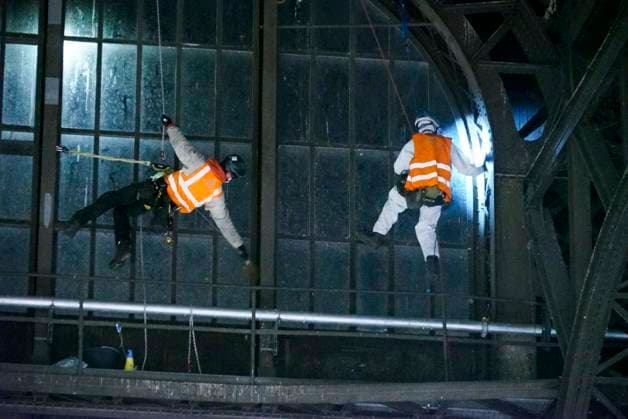 CNTV ROOF CLEANING Industrial climbers Window cleaners hang 25 meters high on the glass facade under the roof of Hamburg Central Station on 20 06 2026 in Hamburg During the night, workers cleaned and inspected parts of the side windows of the 150 meter long and 114 meter wide