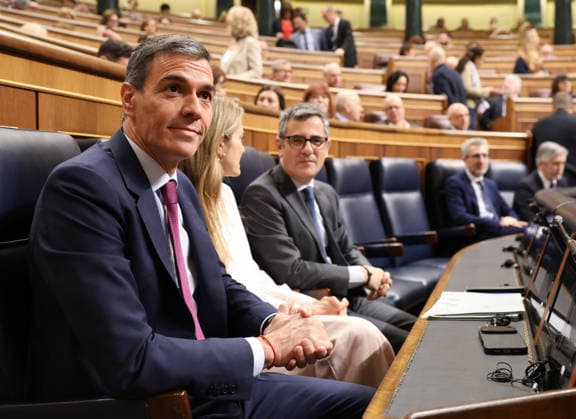 First session of control to the Government in the Congress after Zapateros imputation I D The President of the Government, Pedro Sánchez, the Third Vice-President and Minister for Ecological Transition and the Demographic Challenge, Sara Aagesen, and the Minister of the Presidency, Justice and Relations with the Courts, Félix Bolanos, during a session of control to the Government, in the Congress of Deputies, on May 20, 2026, in Madrid Spain The Government faces the first control session after the imputation of Zapatero for alleged crimes of criminal organization and influence peddling and the Andalusian elections. In addition, Marlaska will face the opposition after the death of two civil guards in Huelva and the deputies will vote on whe Copyright: xMartaxFernandezx 7535897