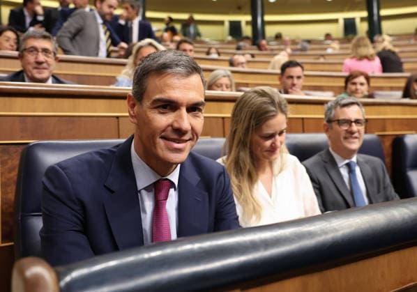 First session of control to the Government in the Congress after Zapateros imputation I D The President of the Government, Pedro Sánchez, the Third Vice-President and Minister for Ecological Transition and the Demographic Challenge, Sara Aagesen, and the Minister of the Presidency, Justice and Relations with the Courts, Félix Bolanos, during a session of control to the Government, in the Congress of Deputies, on May 20, 2026, in Madrid Spain The Government faces the first control session after the imputation of Zapatero for alleged crimes of criminal organization and influence peddling and the Andalusian elections. In addition, Marlaska will face the opposition after the death of two civil guards in Huelva and the deputies will vote on whe Copyright: xMartaxFernandezx 7535899