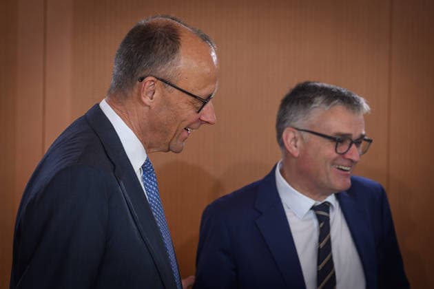 Berlin, Cabinet meeting of the Federal Government Cabinet meeting of the Federal Government on 20 05 2026 at the Federal Chancellery in Berlin In the picture Federal Chancellor Friedrich Merz CDU and Stefan Kornelius Government Spokesman Berlin Federal Chancellery Berlin Germany