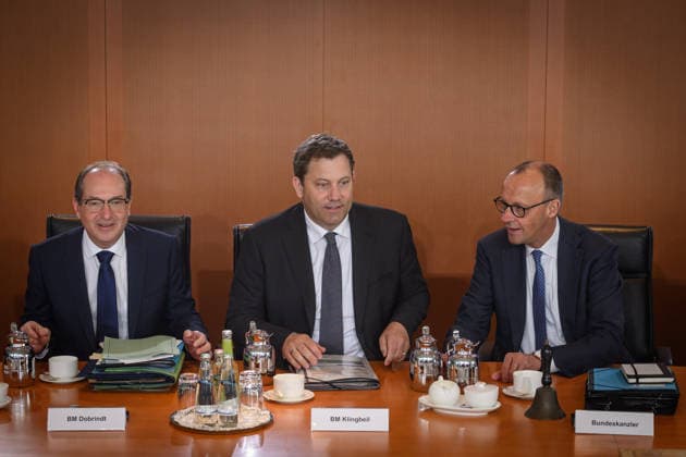 Berlin, Cabinet meeting of the Federal Government Cabinet meeting of the Federal Government on 20 05 2026 in the Federal Chancellery in Berlin In the picture Federal Chancellor Friedrich Merz CDU , Alexander Dobrindt Federal Minister of the Interior, CSU and Lars Klingbeil Vice Chancellor, Finance Minister, SPD Berlin Federal Chancellery Berlin Germany
